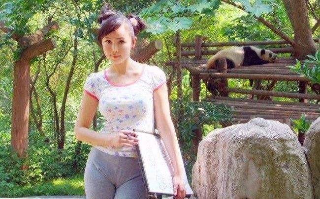 争议画家李壮平,让17岁女儿做人体模特6年,母亲:相信二人关系