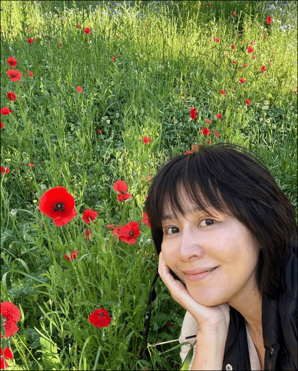 刘嘉玲晒素颜照 网友赞不化妆更美