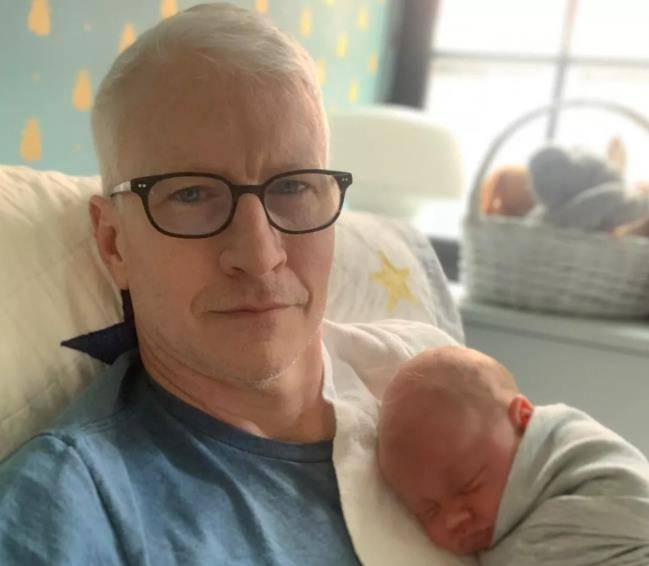 从豪门阔少到cnn主播,丧父兄,历生死,勇出柜,活出幸福人生_安德森·