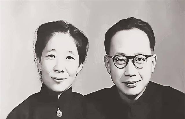 说起华罗庚的故事,绝大多数人可能只会想到他是一个数学专家,稍微