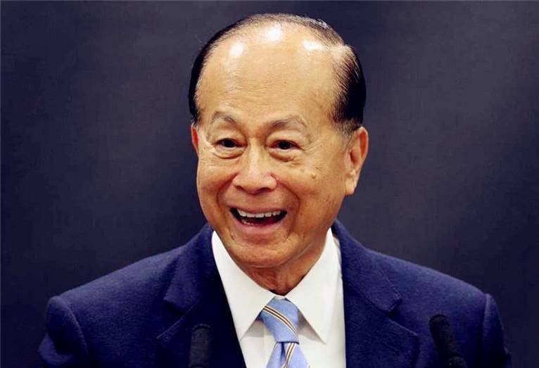 李嘉诚的红颜知己:曾5分钟赚了4亿!陪伴李嘉诚29年不求名分