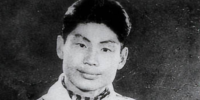 视萧红如敝屡,却在两人分手后找端木蕻良决斗,萧军的感情真幼稚