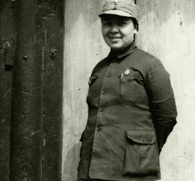 丁玲:从暗恋学姐到与两任男友同居,一生4段感情,都是爆款新闻