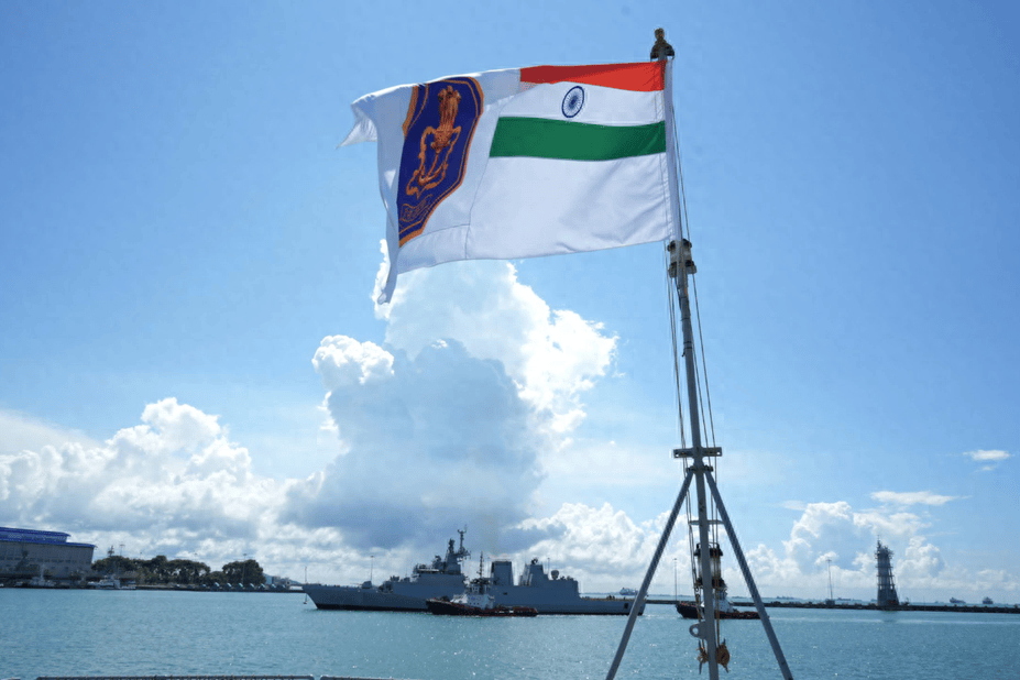 3艘印度军舰闯入南海,莫迪要给马科斯撑腰,不料自家后院起了火