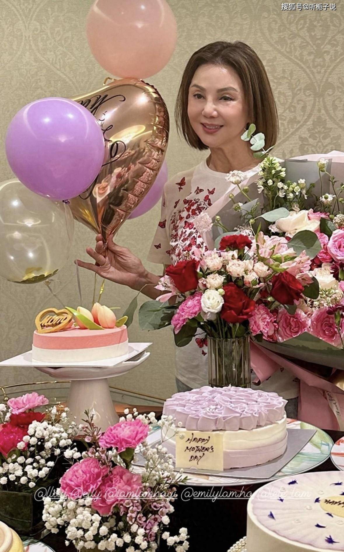 谢玲玲与婆婆处成母女!节日探望99岁余宝珠,44年婆媳情依旧坚定