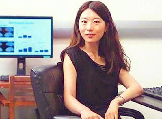 何碧玉14岁750分考上清华,定居美国,记者问她何时回国,遭婉拒