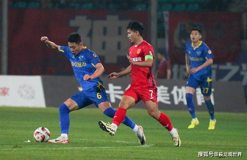 重庆足球跟大连足球一样,命途多舛,而且球市都很火爆.