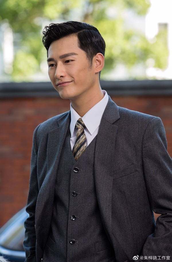 朱梓骁早年和张翰,郑爽等人凭借偶像剧《一起来看流星雨》窜起,但多年