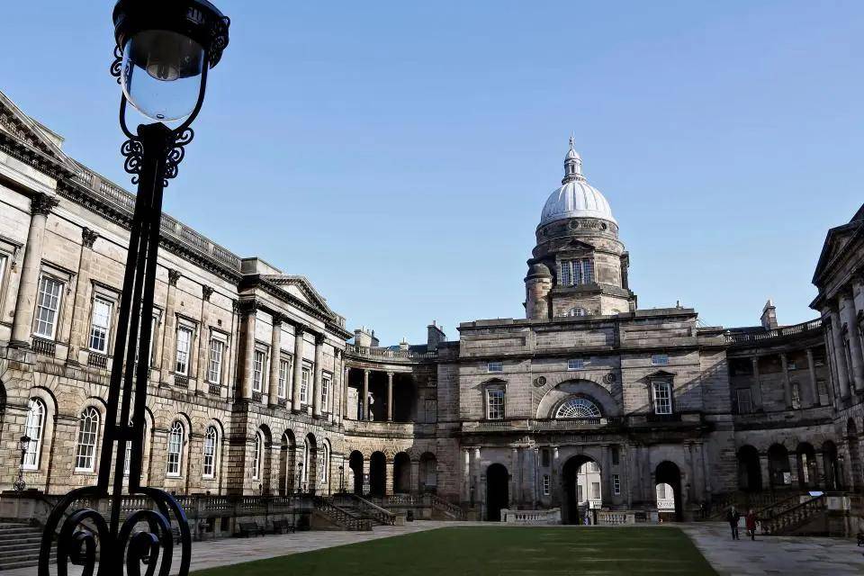 去英国名校法学院深造,最高每人补贴25万!