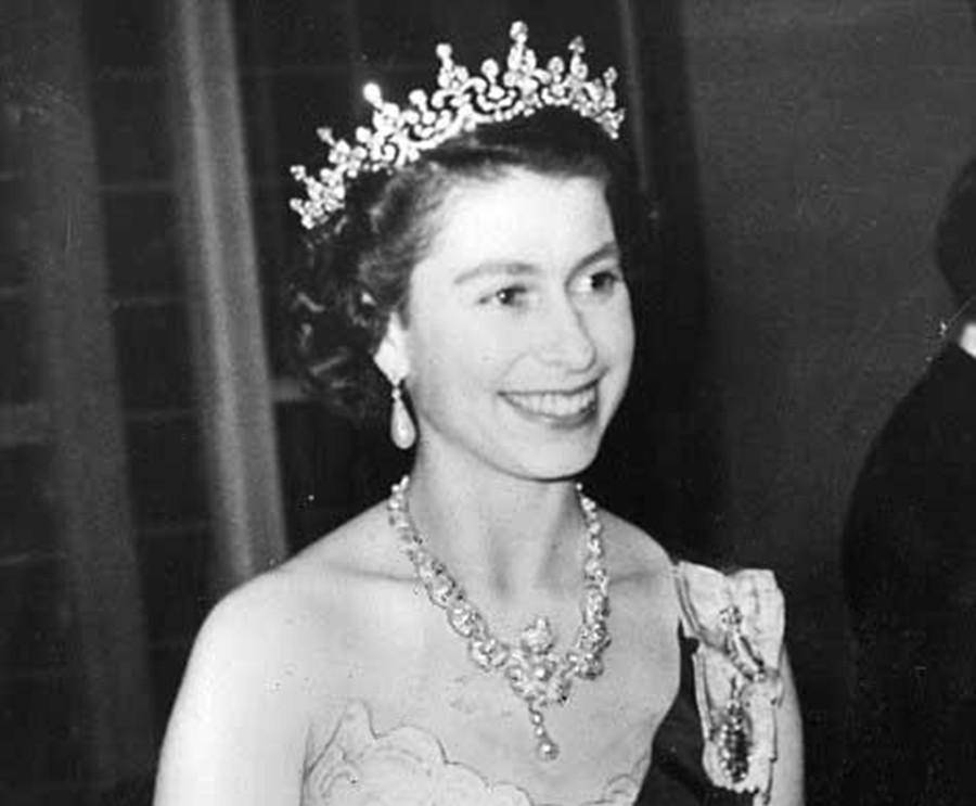 加冕典礼,她这样解决了继位以来面临的第一个棘手问题_伊丽莎白_英国