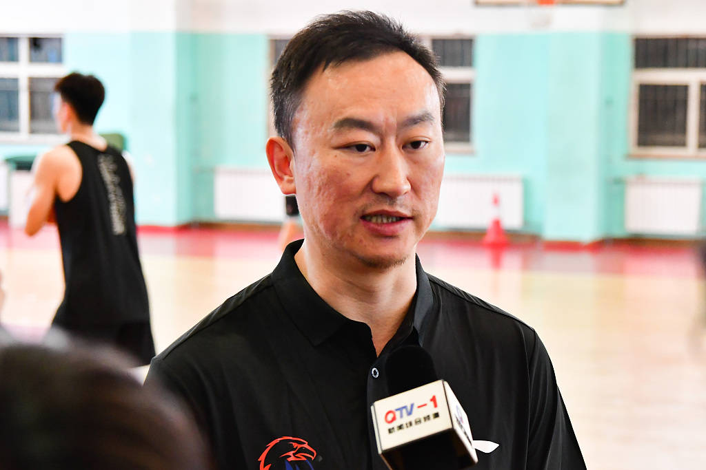 青岛广厦酝酿大交易?刘维伟留住准国手,225cm高塔成胡金秋帮手