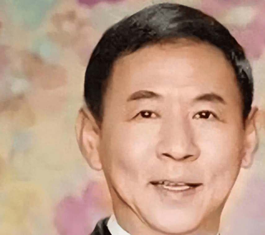 但这样的痴情郎虽然少却也不是没有,一位来自日本的富豪为了自己的白