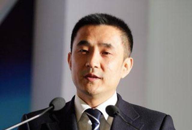 负债800亿,只带一女星和61亿跑路,亲爹去世也不回来