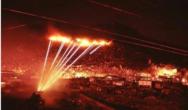 美军最耻辱乌龙事件,发射8万发子弹打击狙击手,结果全打空气上