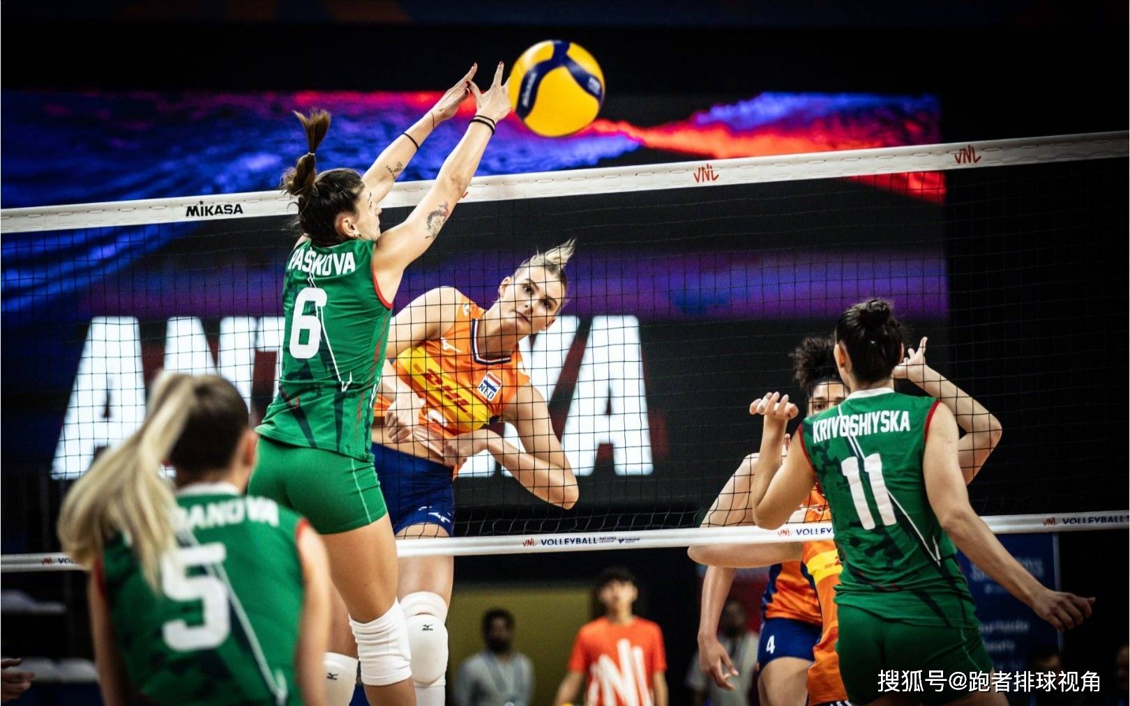 3:0!荷兰女排开门红,鱼腩对手为年轻买单,自失太多葬送比赛