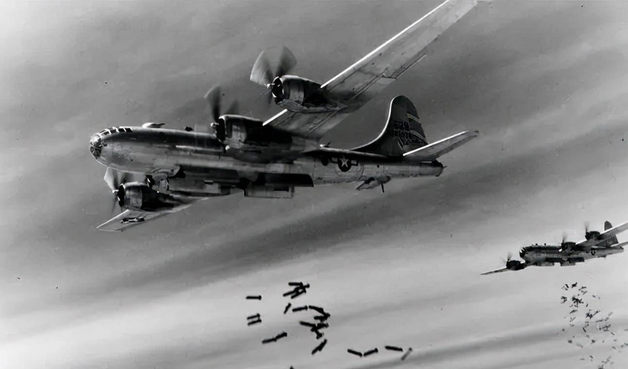 在这一切准备妥当后,李梅正式下达空袭的命令,开始了震惊世界的"东京