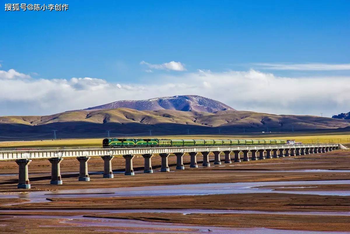 青海昆仑旅游区,感受第一神山的魅力,景色如同史前世界般魔幻.