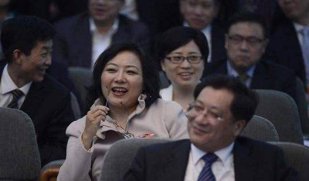 蔡奎:分走前妻200亿离婚费,购豪宅娶空姐,离婚比结婚还快活