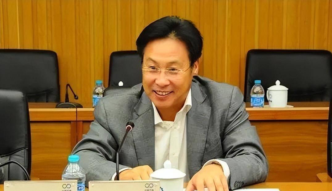 一条皮带20万,日消费40万,被查当月仍在贪污,巨贪大王蔡国华