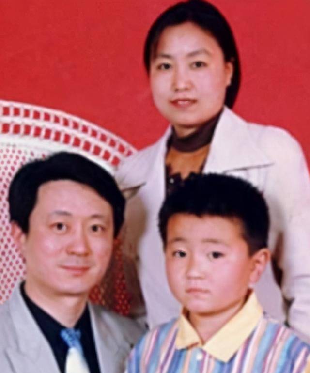 他是任长霞的丈夫,免费为民众打官司,去世与妻子合葬,年纪45