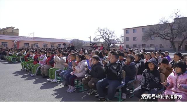 贵州茅台集团健康产业有限公司黔茅酒驻厂区负责人刘丽娜代表黔茅酒向