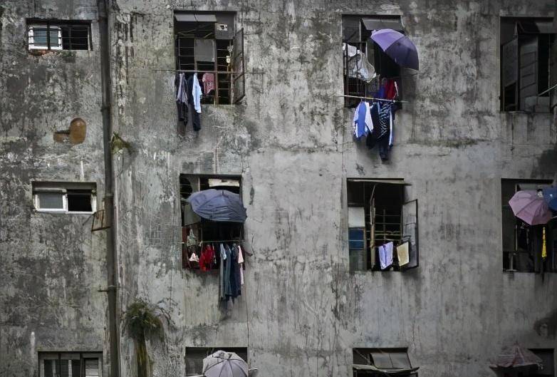 深圳合租式爱情盛行:被困住的恋爱背后,是年轻人对现实的屈服