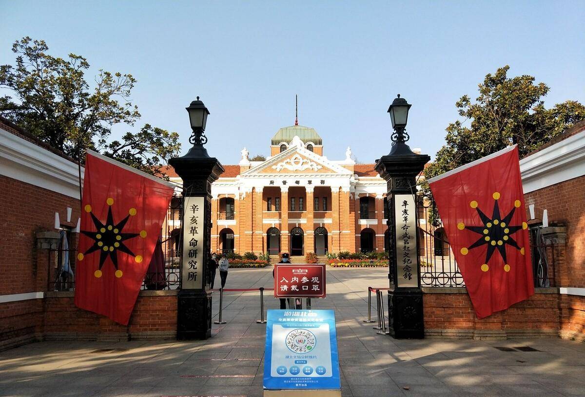 辛亥革命能成功全靠英国和美国,没有英国美国1911年推翻不了清朝