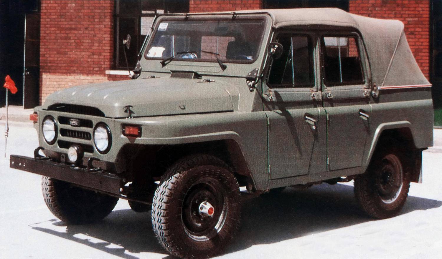 加上它的各种具有改装资质的上下游企业,八九十年代全国挂着212