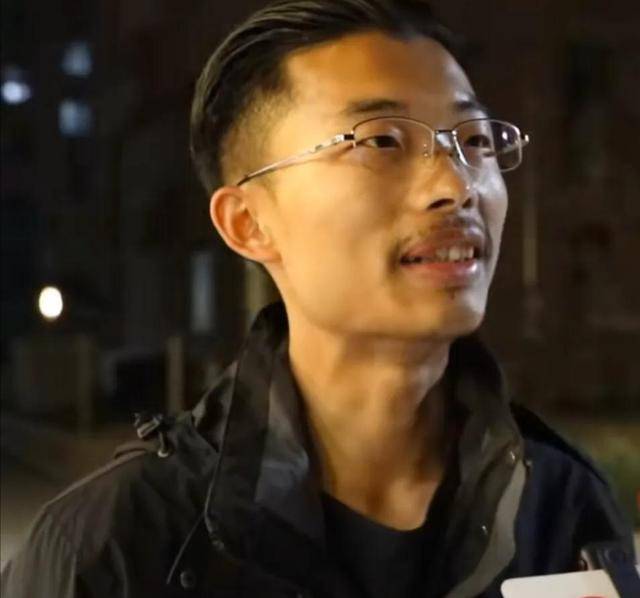 五年烧烤无人问,一首《诺言》天下知:25岁的郭有才爆火的背后