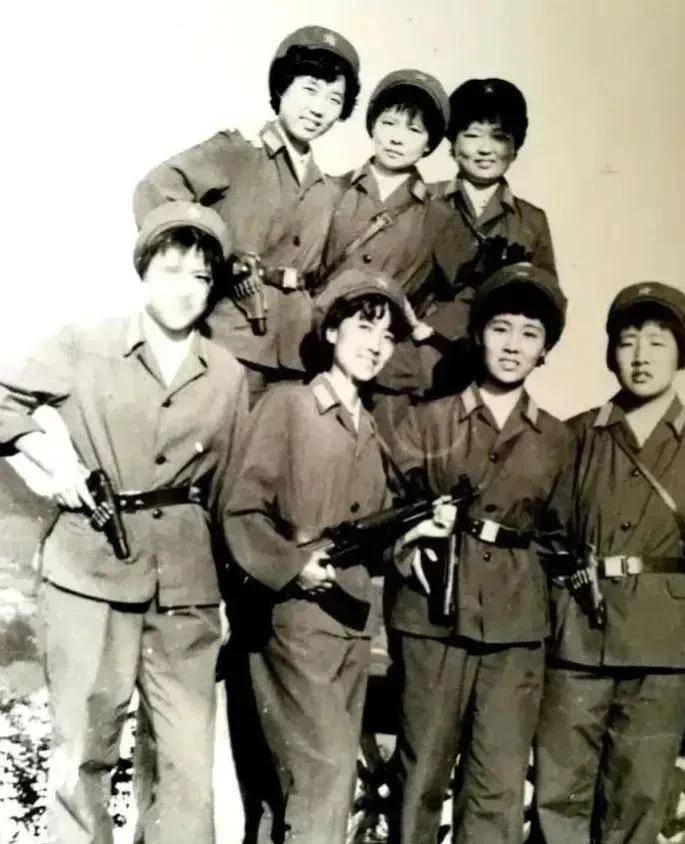 80年代,许晴高中时期的照片李连杰在1974年到1979年的全国武术大赛中