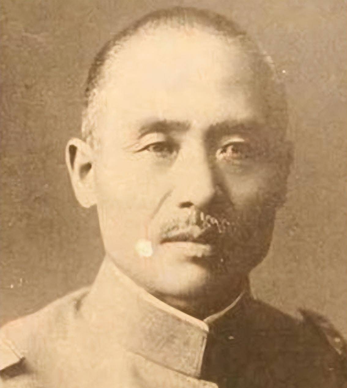 溥仪伪满傀儡生涯内幕仰人鼻息拾人牙慧,在夹缝中艰难抉择