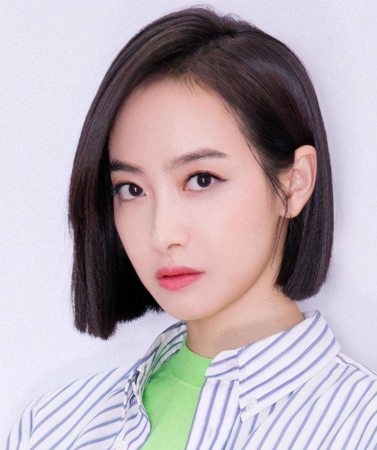 宋茜发文晒性感泳照,疑似回应金鹰奖被吐槽事件,配文简短而有力