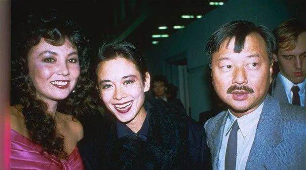 华裔食神周英华:娶四任美娇妻,第二任是神颜美女,80岁老来得子_周天娜