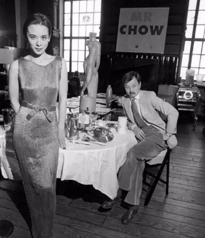 华裔食神周英华:娶四任美娇妻,第二任是神颜美女,80岁老来得子_周天娜