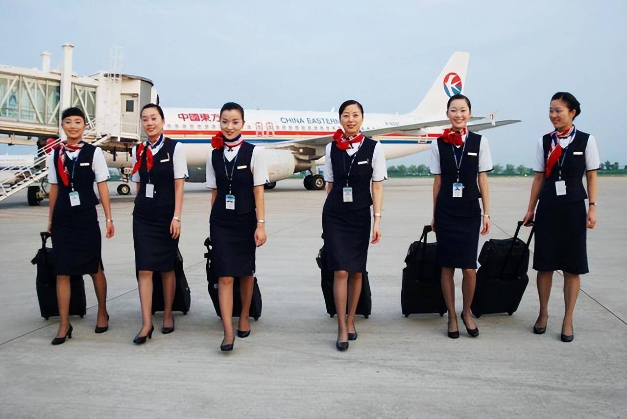 空姐年轻又漂亮,为何男子不愿意娶她们?3个原因很现实