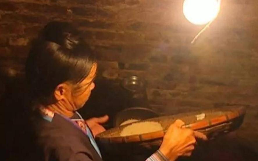 16岁因长得太美被印在一元纸币上,曾因此被人借钱_候一民_人民币_父母