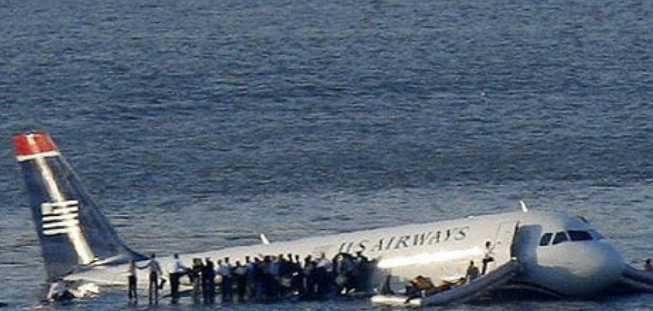 2009年哈德逊河奇迹:飞机成功在河面上迫降,机长成全美英雄