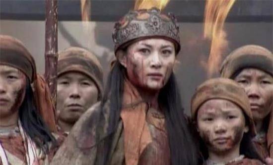 忧心忡忡的女子也慢慢振作起来,和男子一样习武,练功,组成了女兵阵容