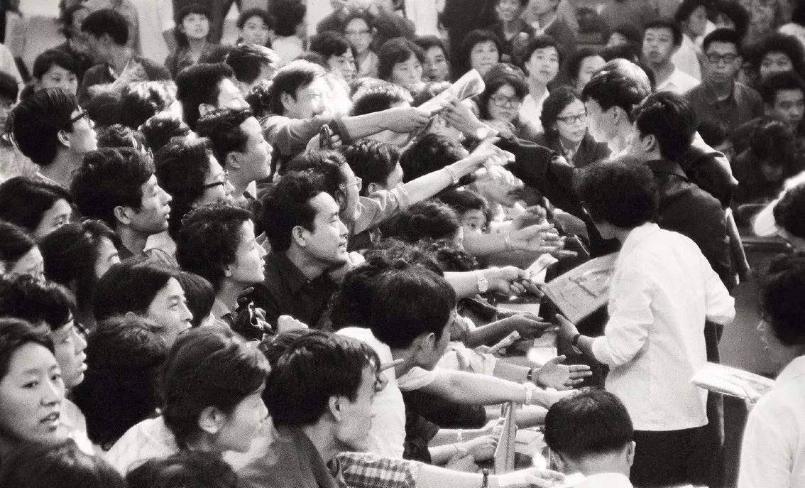 四川亿万富翁:41岁摆地摊,46岁娶23岁娇妻,80岁离婚财产对半分