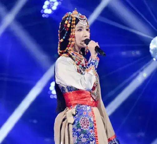 网友怒怼蹭热度太明显_娄艺潇_欧豪_韩红