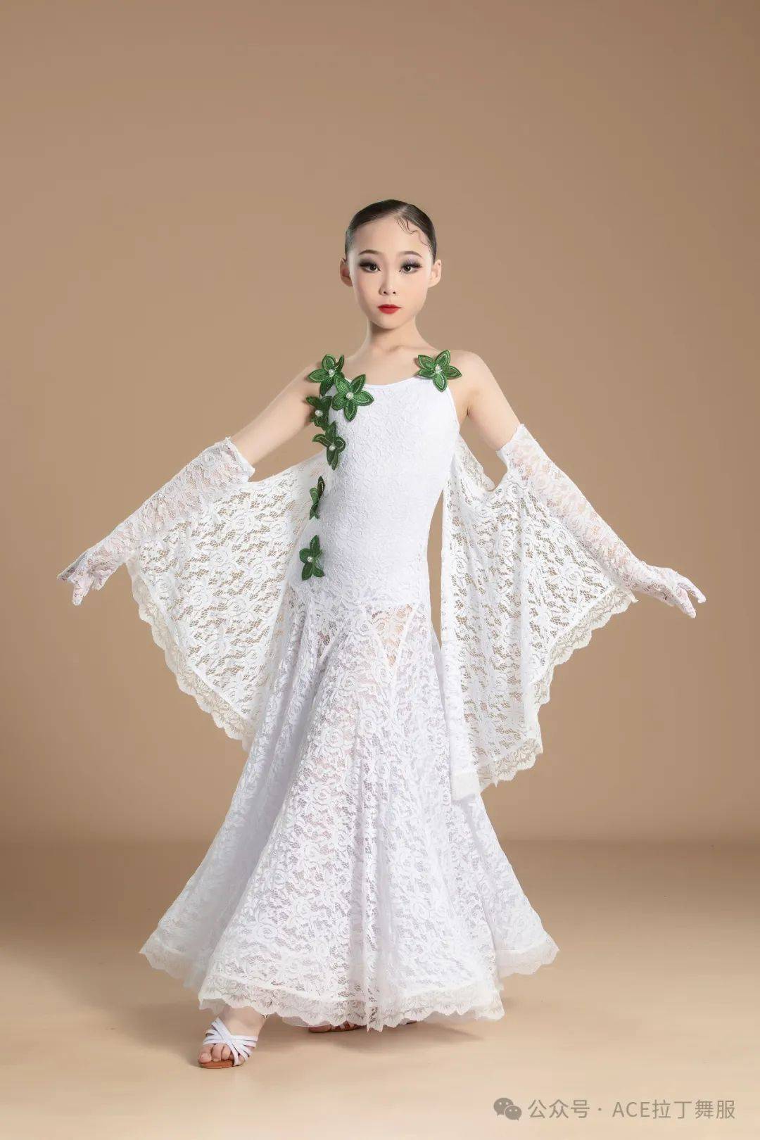 攻略:如何挑选摩登舞服?