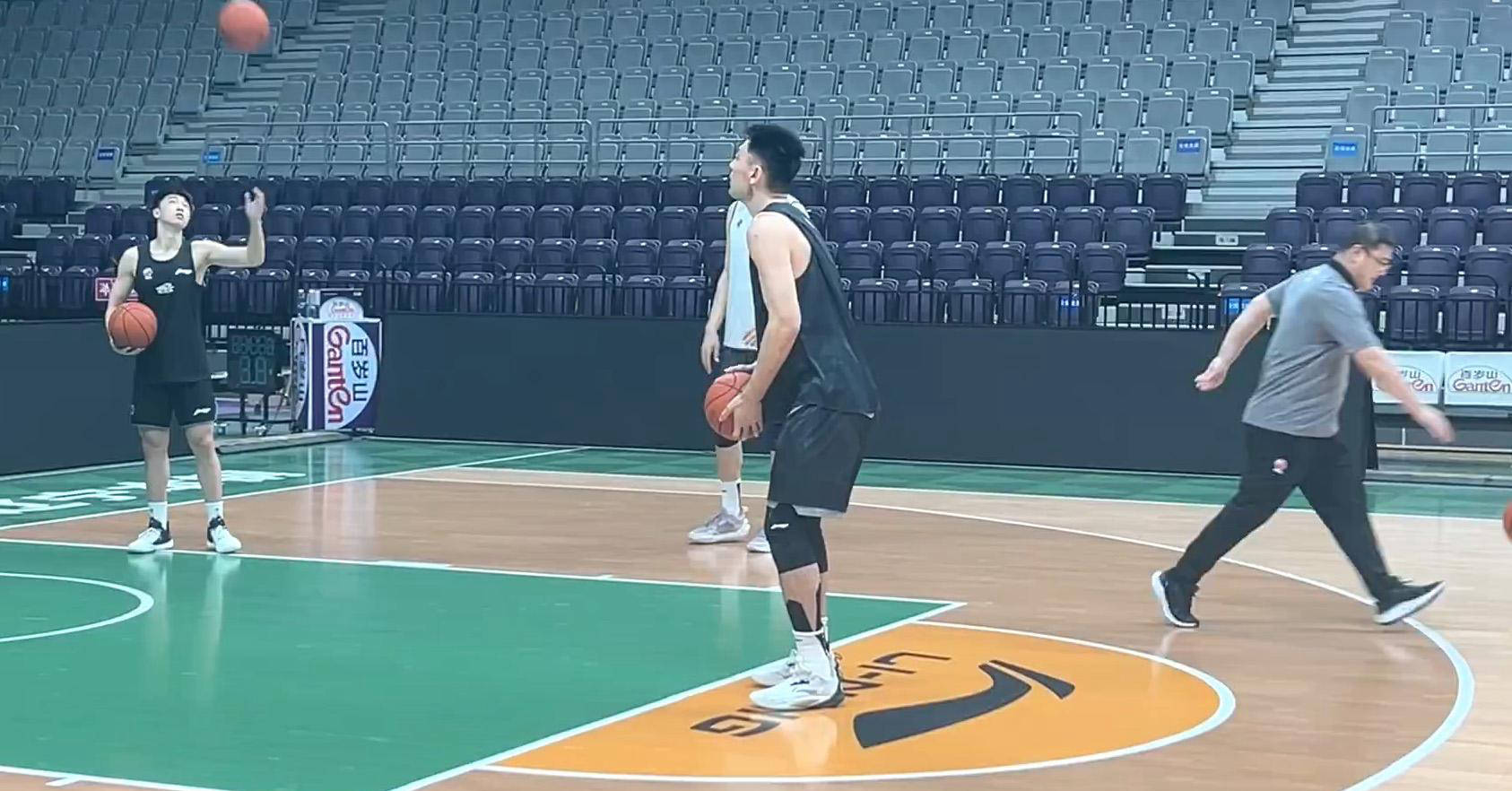 李晓旭复出备战总决赛,杨鸣信心十足对阵新疆篮球队