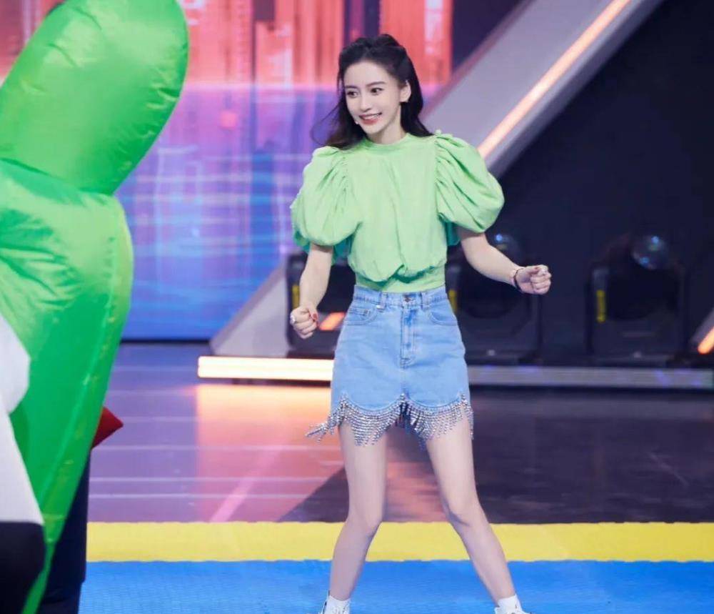 不动时貌美如花,一走路不敢直视_杨幂_景甜_姿势