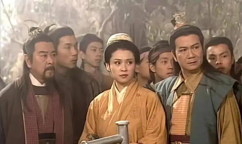 慕容复利用了王夫人,他利用了王夫人强烈地想把段正淳留在自己身边的