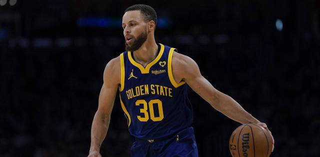 库里再次荣获魔术师约翰逊奖!勇士官方发布庆祝照片_奖项_球员_命中率