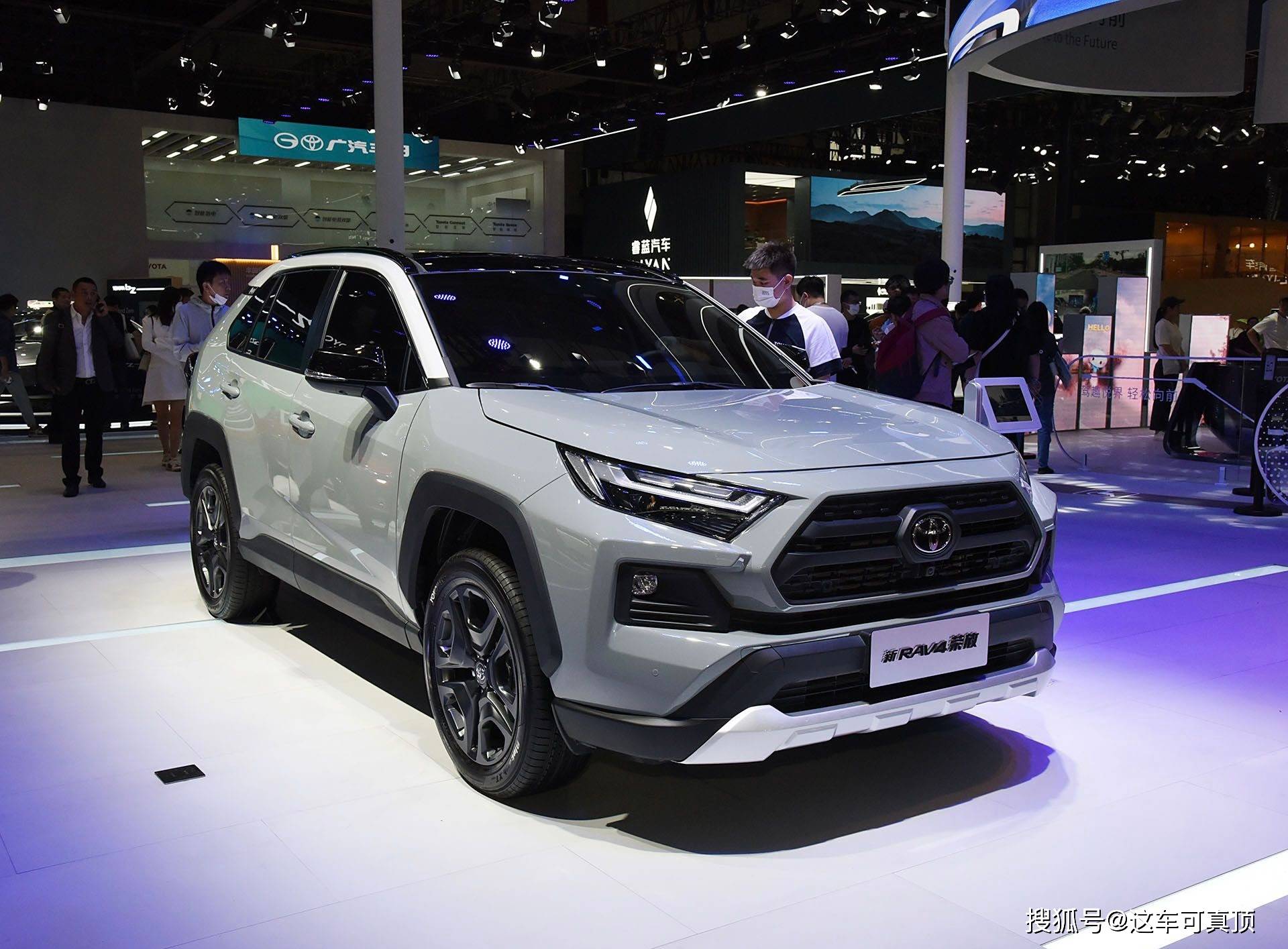 丰田suv12万图片