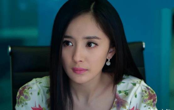 其实之前一直有这么一个说法说,杨幂家里面的人都是学历很高的,基本上