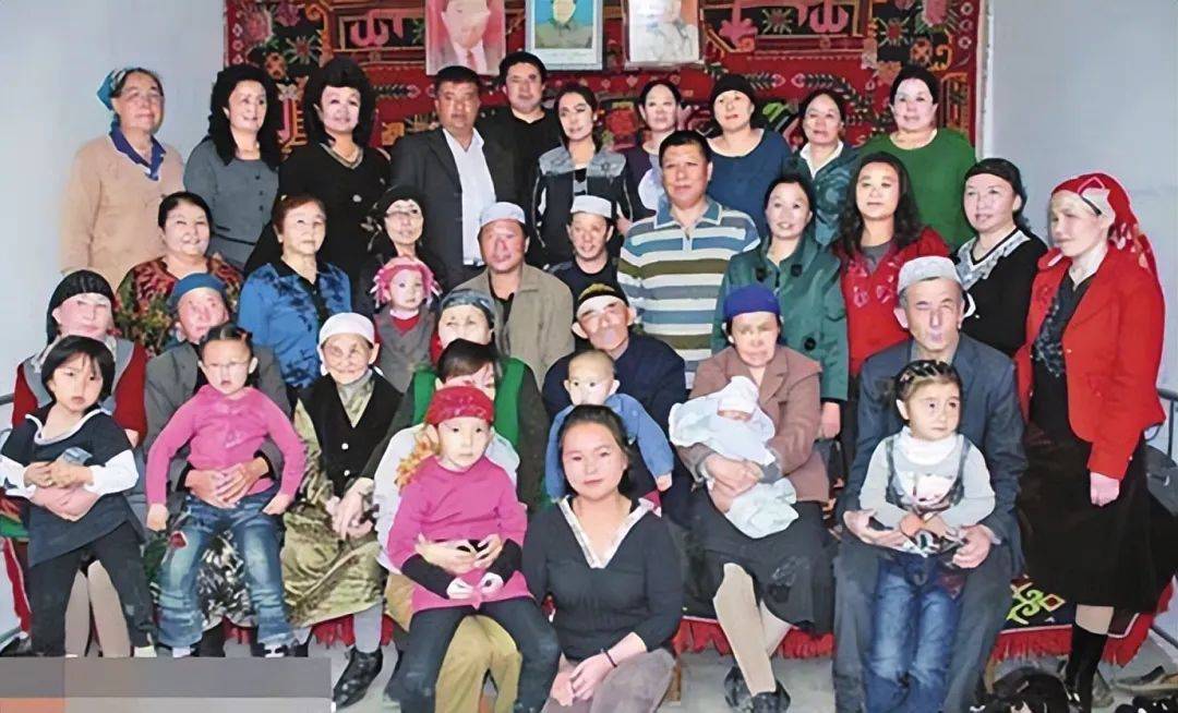 一个传奇的新疆女人:她将两个女儿嫁给了两个儿子