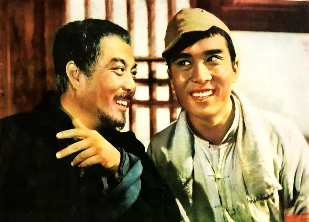 10.《南海长城》(1976年上映)中的民兵连长区英才,王心刚饰演.