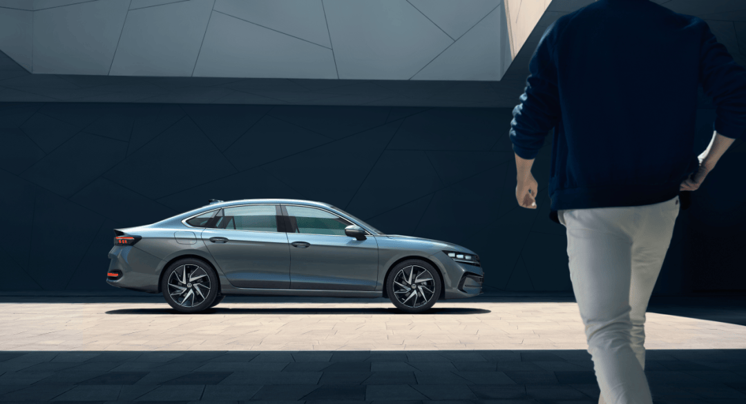 在油电争锋的时代里,全新一代迈腾叩响b级轿车最强音